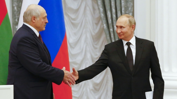 Песков: для решение кризиса с мигрантами недостаточно только контактов Путина и Лукашенко