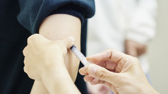 Депутат ГД Сухарев предложил рассмотреть вопрос о возобновлении <b>вакцина</b>ции от оспы