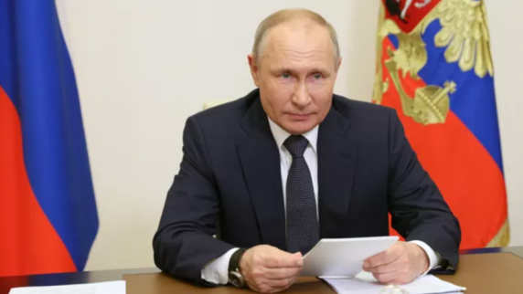 Путин подписал закон об изъятии положений о гражданах ДНР и ЛНР как иностранцах в России