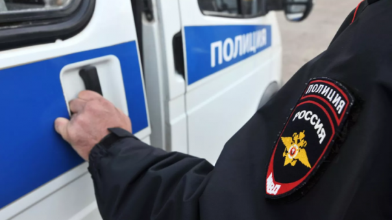 РИА Новости: полиция разбирается с <b>нападение</b>м на замруководителя департамента ЖКХ М...