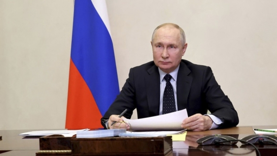 Путин: Россия живёт под прессингом бесконечных санкций