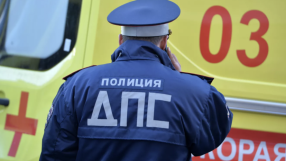 В Краснодарском крае пассажирский автобус врезался в бетонное ограждение
