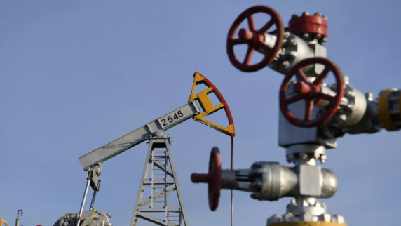 Цена нефти Brent опустилась ниже $83 за баррель