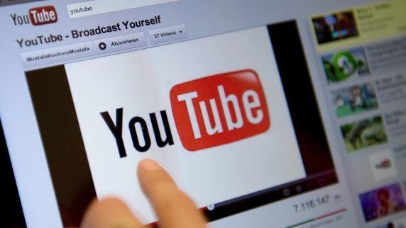 В Минкомсвязи опровергли, что YouTube уходит из России