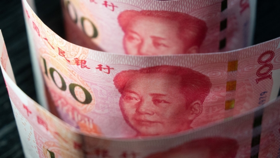 SCMP: Китай наращивает мощь юаня с целью бросить вызов доминированию доллара