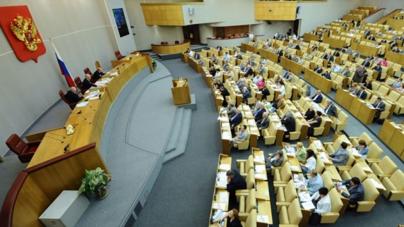 Госдума одобрила во втором чтении инициативу президента — раньше срока повысить МРОТ