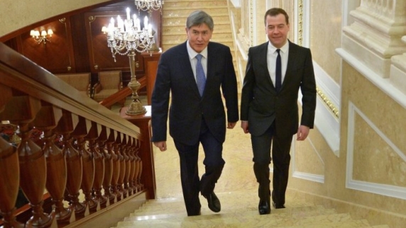 Медведев и Атамбаев обсудили сотрудничество РФ и Киргизии