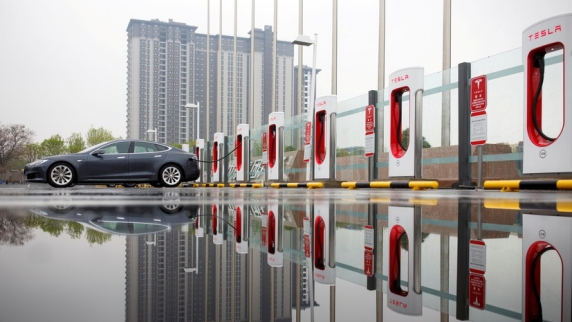 Tesla отказывается от выпуска модели электромобиля Model S Plaid Plus
