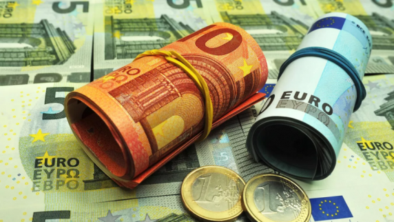 Курс <b>евро</b> на Мосбирже поднялся выше 91 рубля