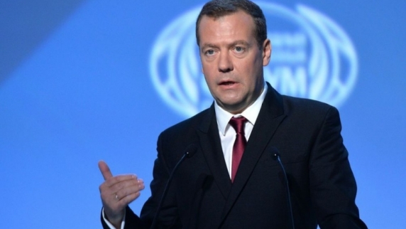 Медведев призвал поменять отношение к здравоохранению и образованию