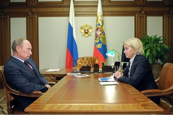 Путин напомнил о необходимости помогать семьям, которые усыновляют детей