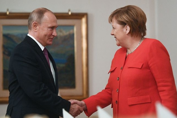 Путин и Меркель провели телефонные переговоры
