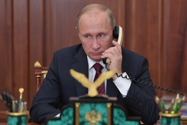 Путин поговорил по телефону с президентом Франции