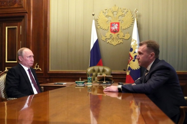 Владимир Путин провел рабочую встречу с председателем Внешэкономбанка Игорем Шуваловым