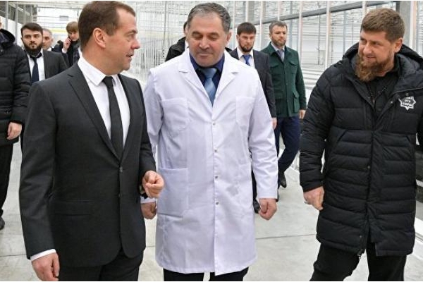 Чечня становится самодостаточным регионом, заявил Медведев