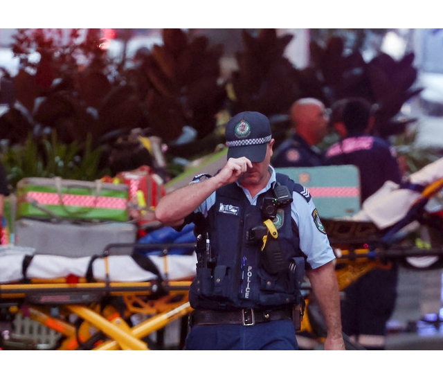 Число жертв нападения в ТЦ в пригороде Сиднея увеличилось до...