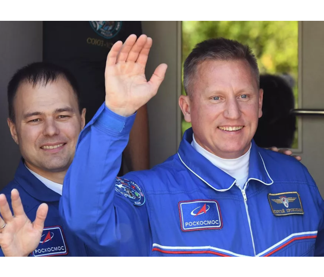 Российские космонавты Прокопьев и Петелин 12 мая выйдут в от...