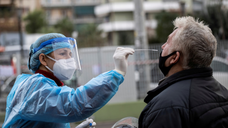 В Греции за сутки выявили 1585 новых случаев коронавируса