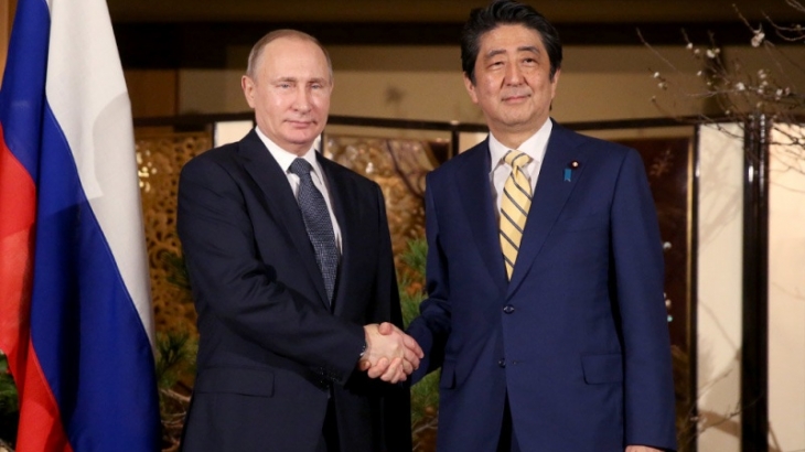 Владимир Путин обсудит с Синдзо Абэ тему мирного договора и развитие сотрудничества