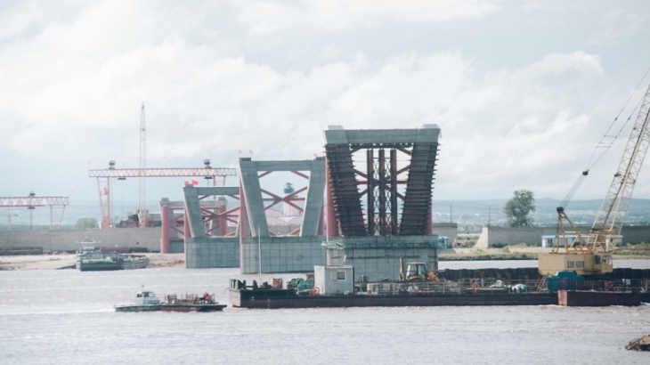 Россия и Китай соединили две части первого моста через Амур