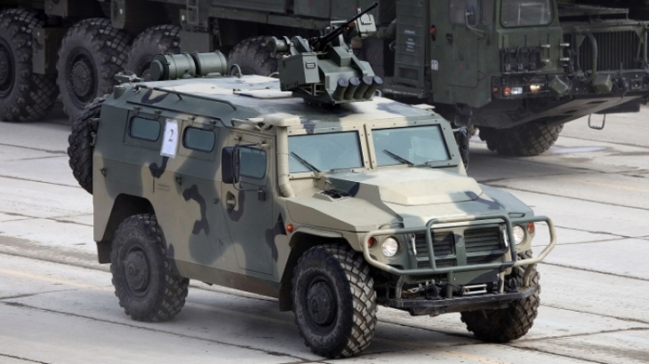 Почти как робот: военный эксперт рассказал о возможностях нового бронеавтомобиля «Атлет»