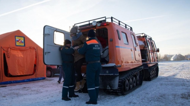 В Новосибирской области спасены из снежного плена восемь детей и двое взрослых