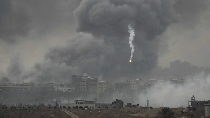 Армия Израиля атаковала с воздуха 300 военных целей боевиков в секторе Газа