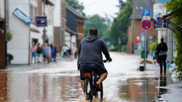 Число жертв наводнений на западе Германии превысило 100
