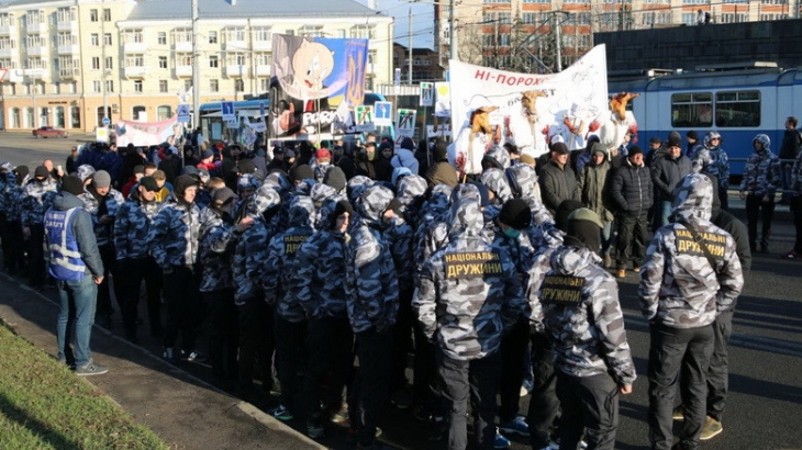 В Виннице украинские националисты попытались сорвать предвыборный митинг Петра Порошенко