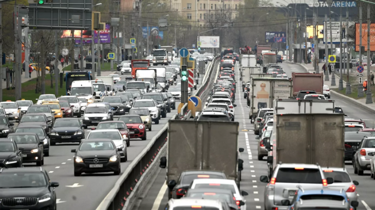 Пробки в Москве накануне нерабочих дней достигли 9 баллов