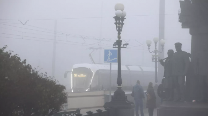 МЧС предупредило, что туман в Москве сохранится до утра 24 октября