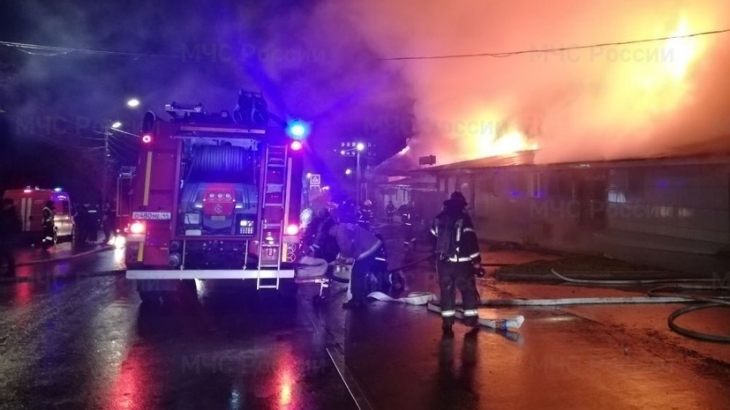 В МЧС сообщили, что комиссия во главе с замминистра направилась на место пожара в Кострому