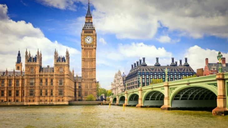 Британский парламент призвал МИД начать диалог с Россией
