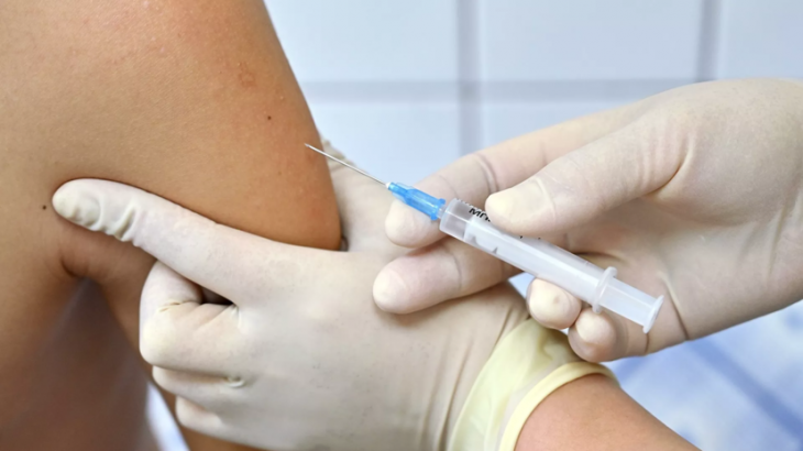 Профилактолог поддержал идею обязательной вакцинации от COVID-19 для некоторых групп населения
