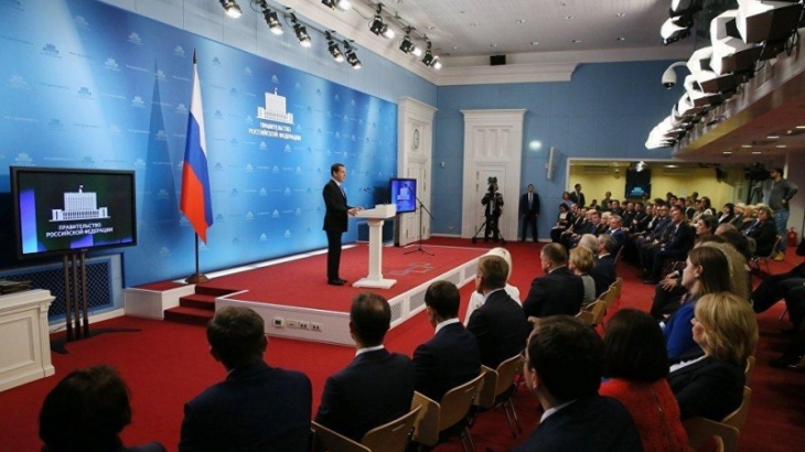 Медведев вручил премии правительства в области качества