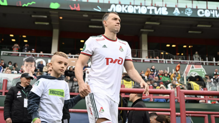 «Локомотив» объявил о продлении контракта с Дзюбой до лета 2024 года