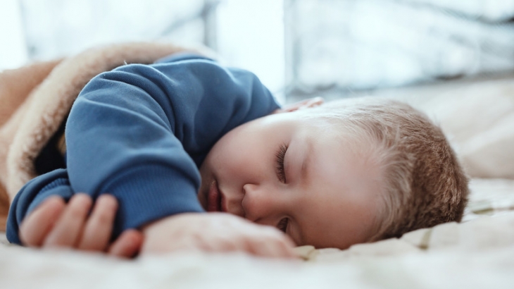 Специалист Мурадова рассказала, как научить ребёнка засыпать в детском саду