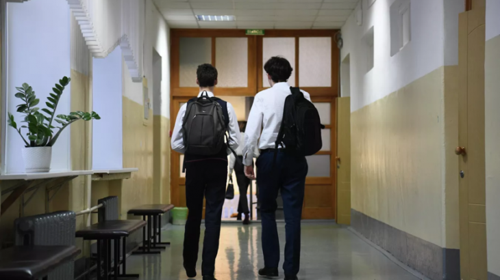 В Госдуме предложили ограничить доступ посторонних на школьные территории