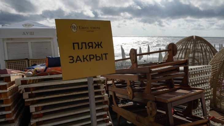 Ливень в Сочи разрушил подпорную стену на пляже
