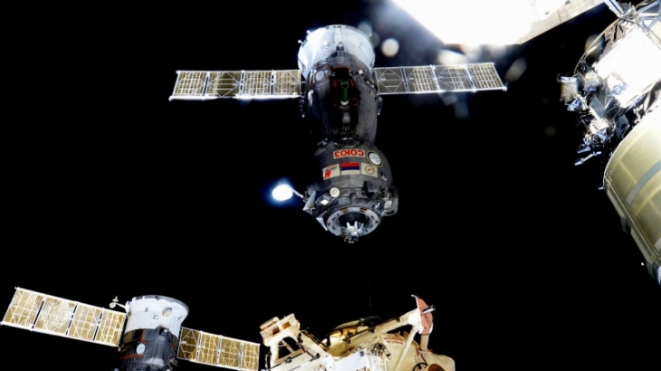 Космический корабль «Союз», на котором на Землю возвращается экипаж 57-й экспедиции, отделился от МКС