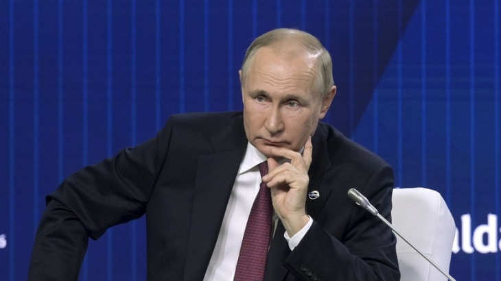 Путин назвал принципиальным вопросом повышение зарплат в России
