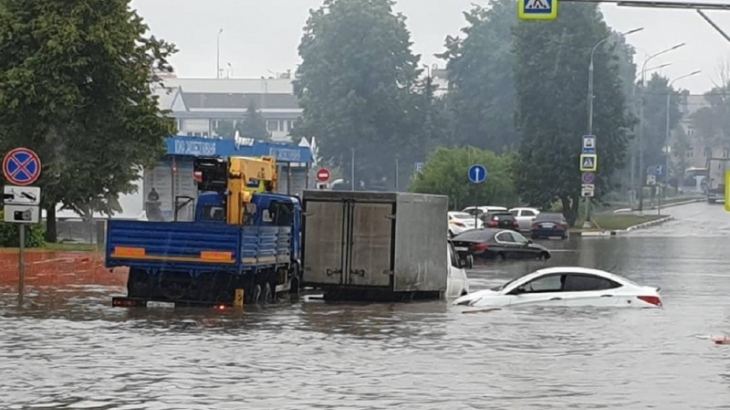 Дорогу к аэропорту Шереметьево затопило из-за обильных ливней