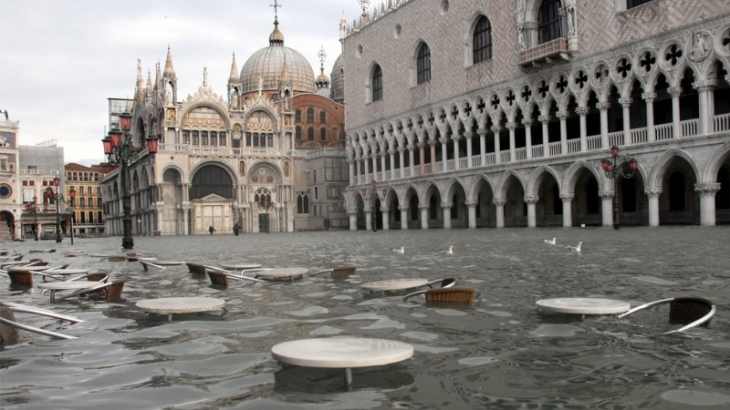 Венеция ушла под воду на метр