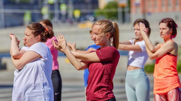 Бесплатные тренировки в городских парках возобновились в Москве