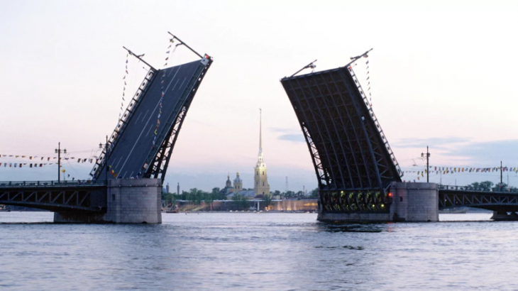 Дворцовый мост в Петербурге разведут раньше в ночь на 28 мая в честь Дня города
