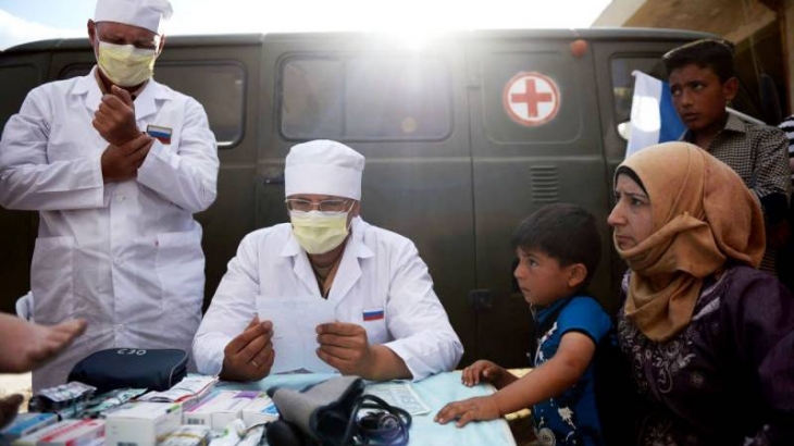 Российские военные медики осмотрели жителей сирийского Хомса, в город доставлена гуманитарная помощь