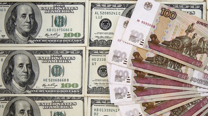 Курс доллара опустился ниже 71 рубля