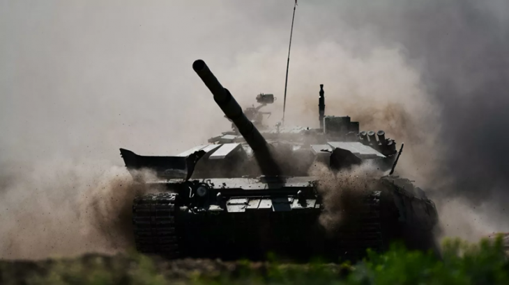 Экипажи танков Т-72Б3 провели дуэльные бои на полигоне под Петербургом