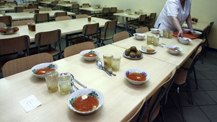 Путин призвал допустить родителей к контролю за качеством питания в школах