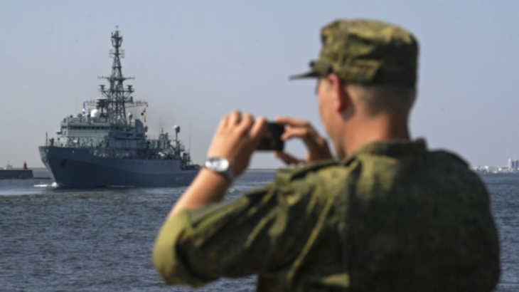 Отбивших атаку на корабль «Иван Хурс» военнослужащих представили к боевым наградам